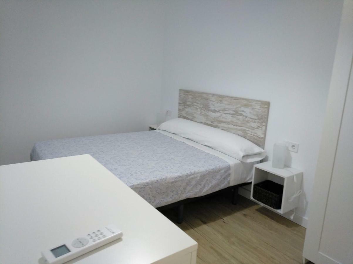 Apartamentos Angelita Plaza Beach Малага Екстериор снимка