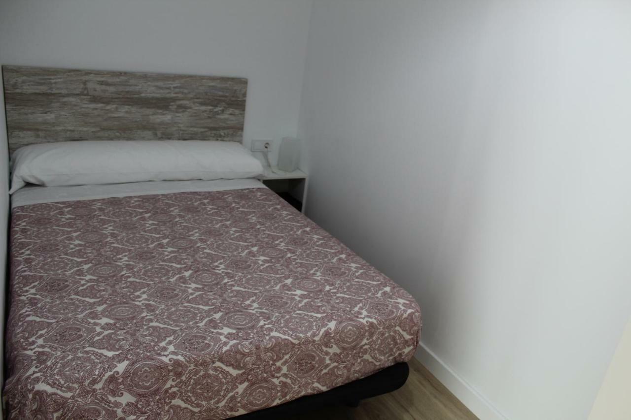 Apartamentos Angelita Plaza Beach Малага Екстериор снимка